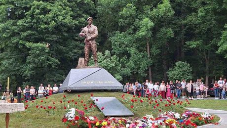 Pljevlja Košare,  spomenik heroju sa Košara potporučniku Predragu Peđi Leovcu