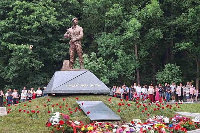 Pljevlja Košare,  spomenik heroju sa Košara potporučniku Predragu Peđi Leovcu