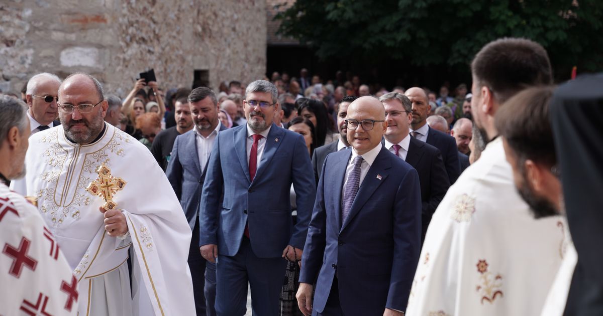 Premijer Vučević na parastosu Svetom knezu Lazaru i Kosovskim junacima u Ravanici