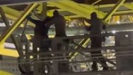 Paklena noć i drama u Dortmundu: Policija uhapsila maskirano lice na krovu stadiona, učestvovali i helikopteri
