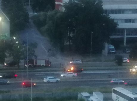 Zapalio se auto na Voždovcu