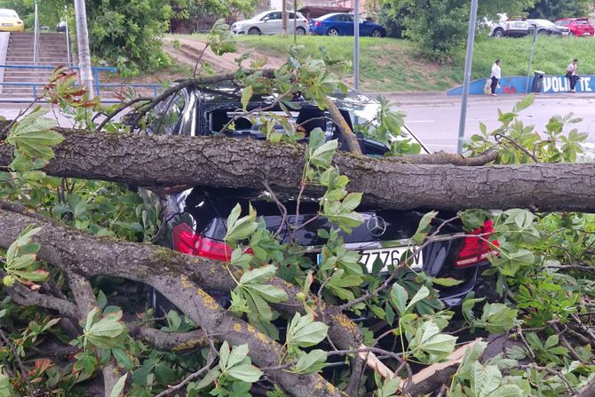 Snažno nevreme u Zagrebu i okolini Snažno nevreme u Zagrebu i okolini