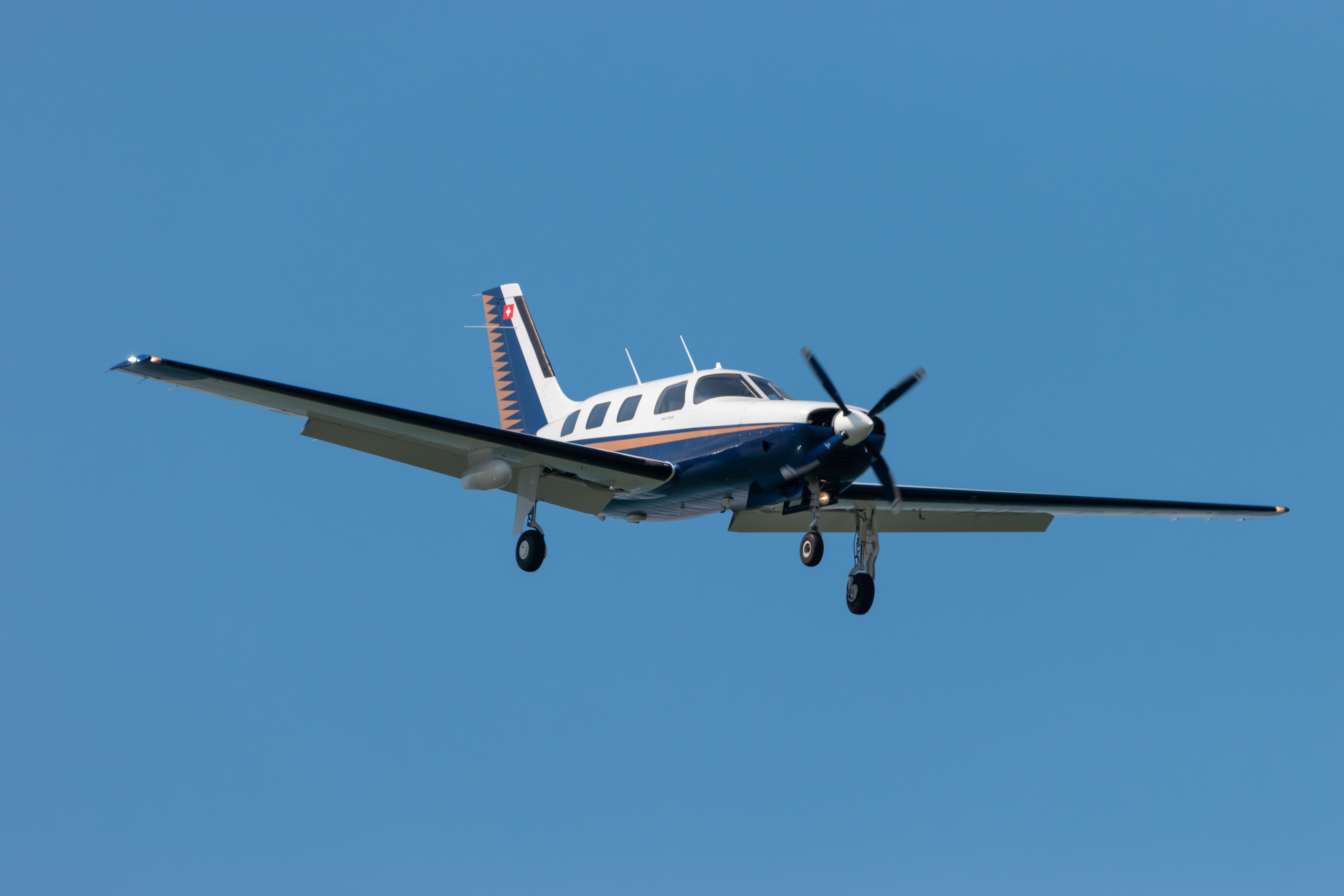 SREĆA U NESREĆI Avionu otkazao motor, pa je pilot morao prinudno da sleti na nesvakidašnje mesto!