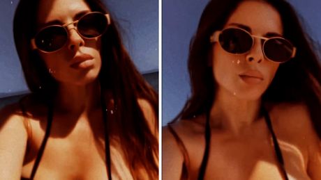 Ana Sević na plaži u bikiniju