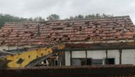 Grad pocepao krovove kod Šapca u paramparčad: Jezivi prizori iz dvorišta, nije štedeo ni dečije igračke