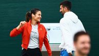 Nije mogla da skine osmeh sa lica: Novak slikan u društvu prelepe teniserke pred prvi meč na Vimbldonu