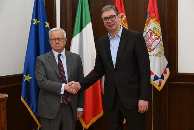 Vučić, Đulio Tremonti