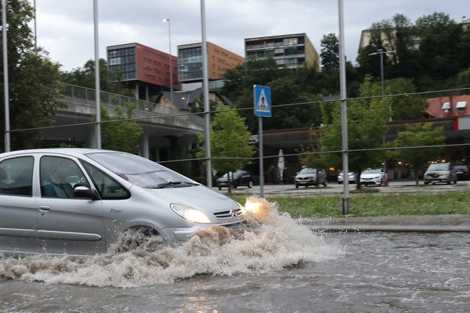 Slovenija nevreme poplave