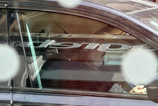 Toni Cetinski u centru Zagreba u besnim kolima Toni Cetinski u centru Zagreba u besnim kolima