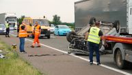 Automobil na krovu, delovi rasuti po asfaltu: Ovako je bilo na auto-putu kod Jagodine nakon teške nesreće