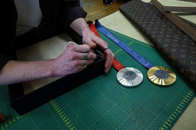 Louis Vuitton Luj Viton kutija medalje Louis Vuitton Luj Viton kutija medalje