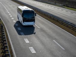 Autobus auto put