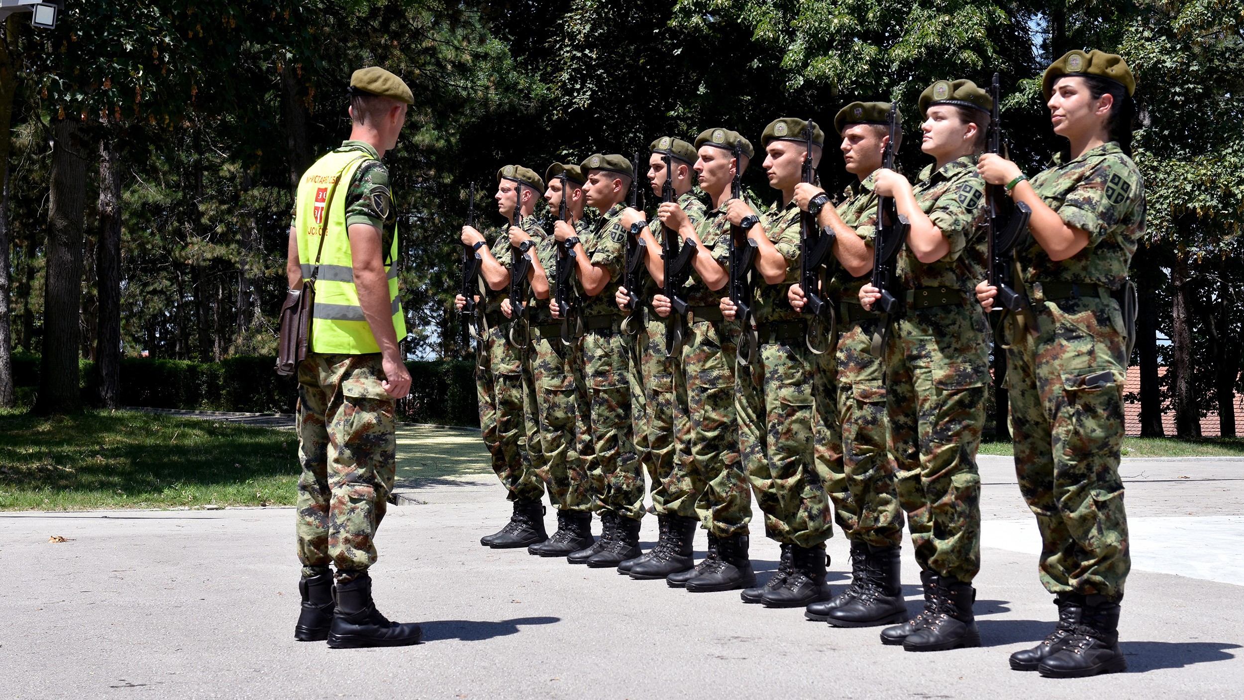 Serbian Army starts delivering water to villages affected by severe drought