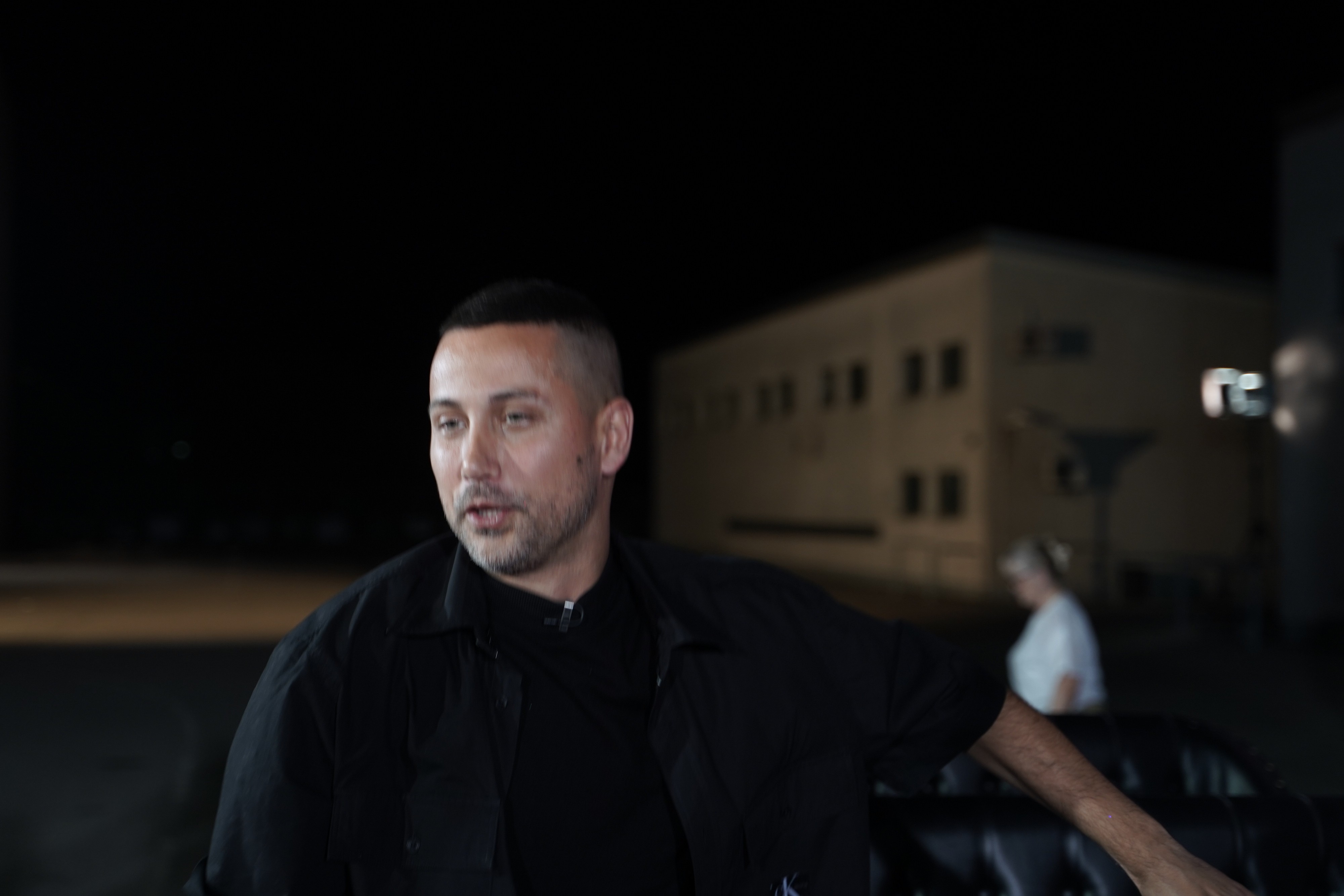 "Estrada se pretvorila u buvlju pijacu!" Voditelj opleo po Cetinskom i Vesni Zmijanac: "Ona ne može da hoda"