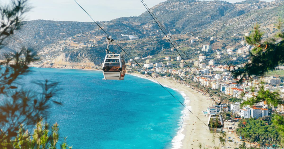 Ukradeni lični podaci stotinu hiljada turista koji dolaze na Jadran, na meti i Srbi: Skandal pred sezonu