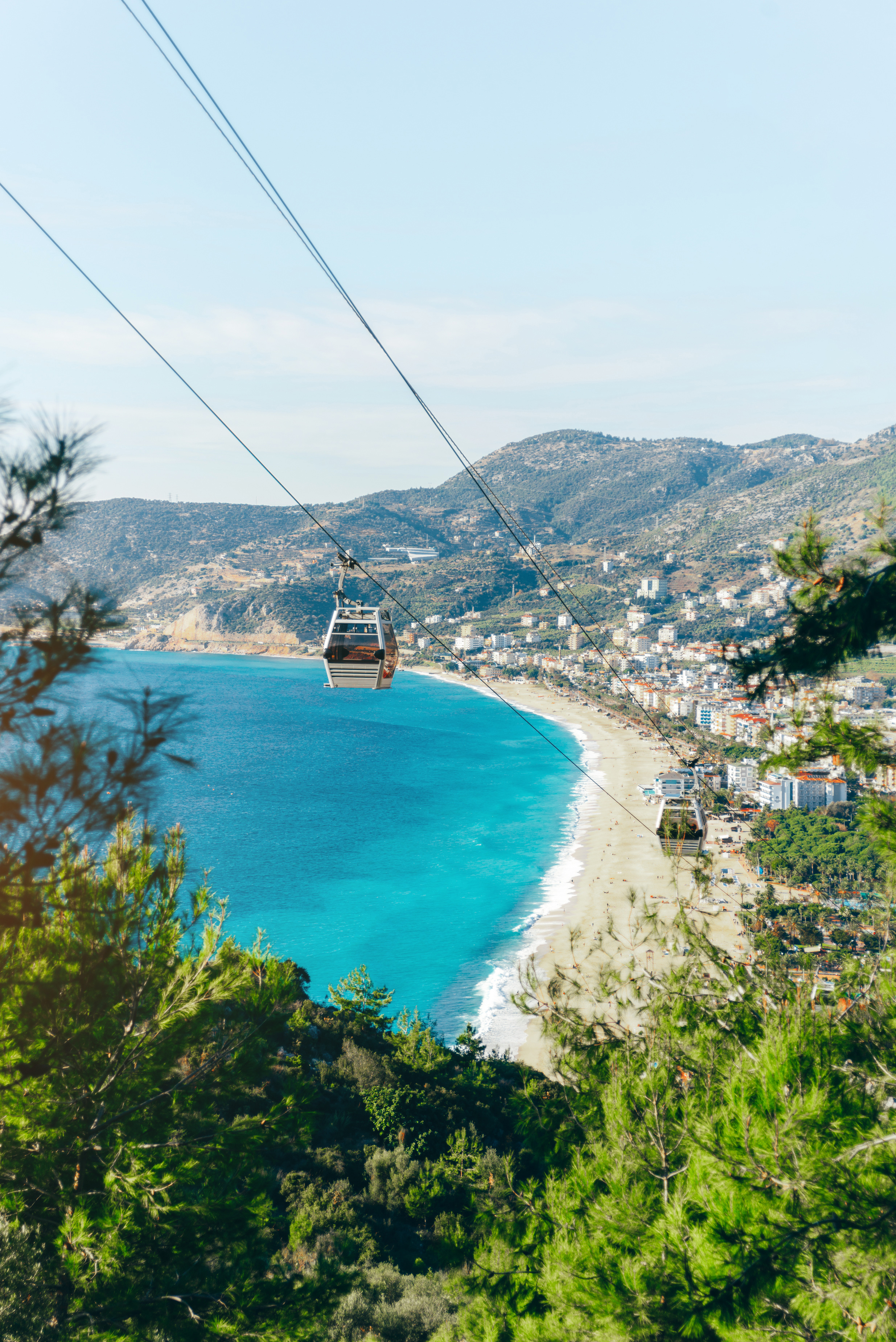 Ukradeni lični podaci stotinu hiljada turista koji dolaze na Jadran, na meti i Srbi: Skandal pred sezonu