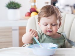 beba, kašika, porodica, mališan, kuhinja