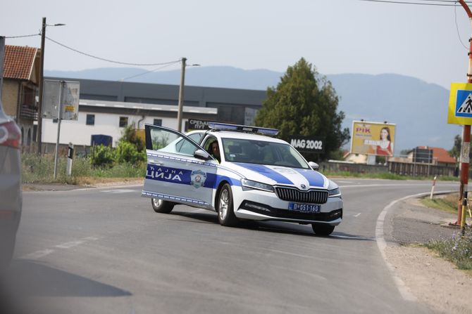 Policija na ulazu u Loznicu Policija na ulazu u Loznicu