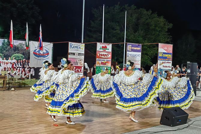 Kolumbija i Slovačka folklor