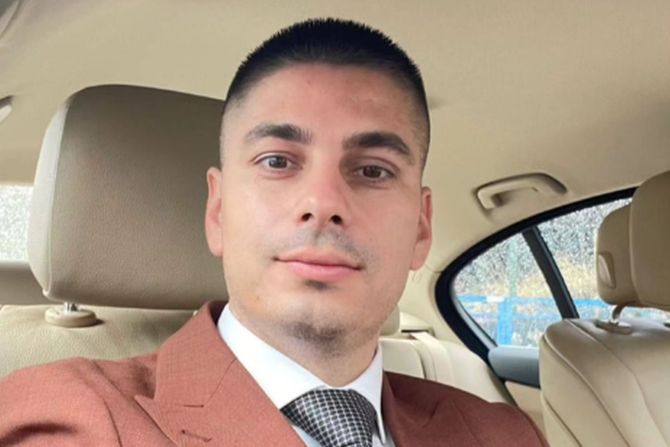 Nikola Krsmanović Nikola Krsmanović