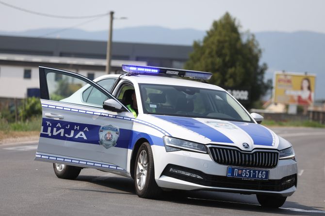 Policija na ulazu u Loznicu