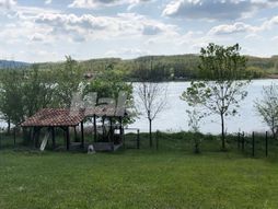 Vikendica Gružansko jezero Knić  Gruža