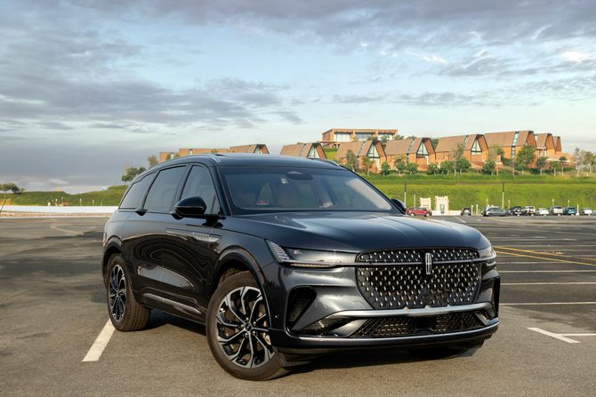 2024 LINCOLN NAUTILUS SUV enterijer