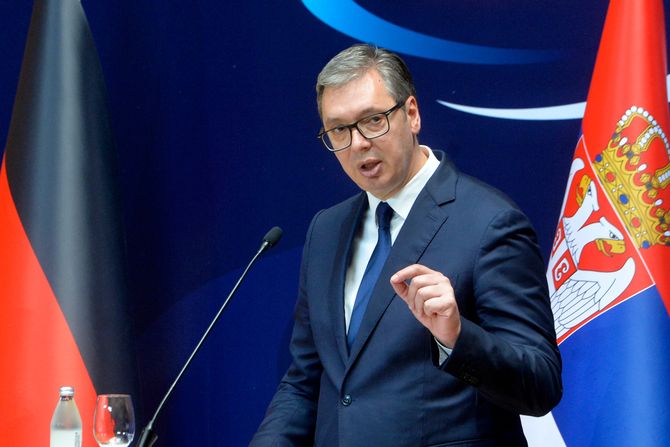 Aleksandar Vučić, Olaf Šolc