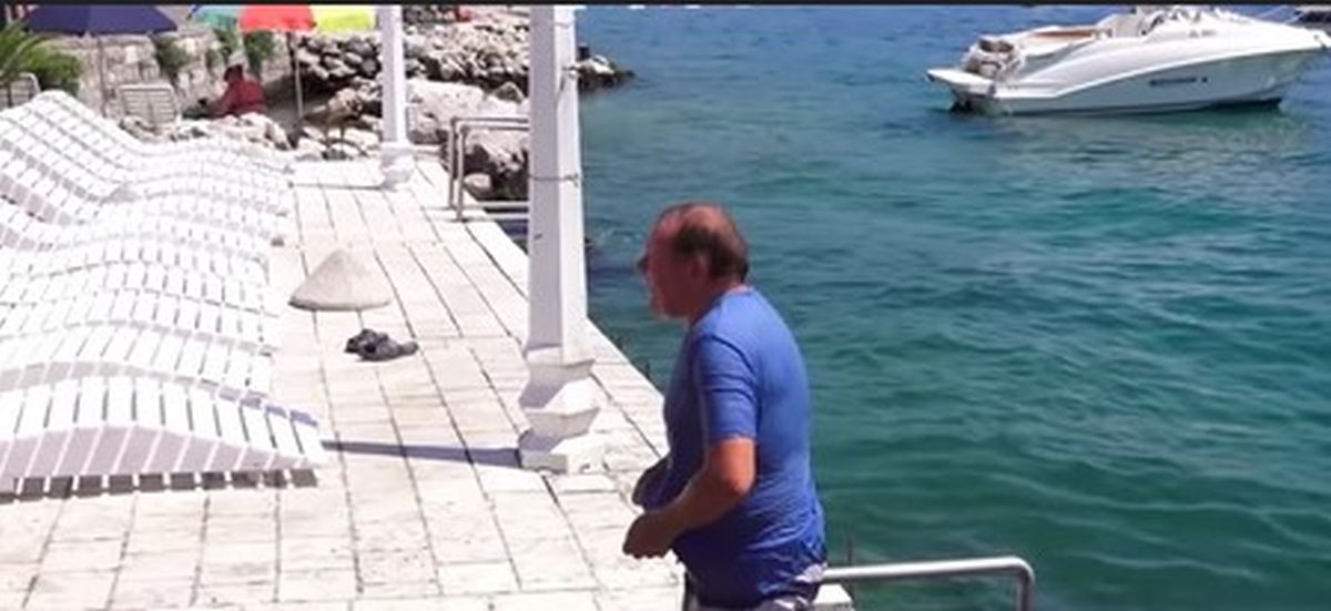 Pevač bio najomraženiji rijaliti učesnik: Sudio se sa koleginicom, cimere izluđivao a ima 24 godina mlađu ženu