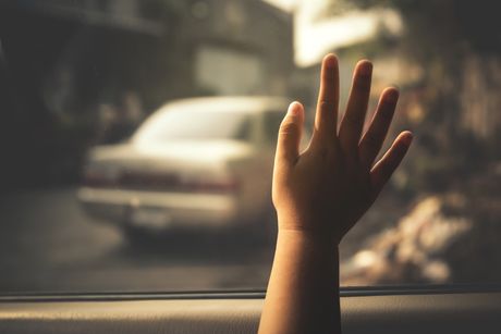 Vreo automobil, dete, toplotni udar deteta u kolima Vreo automobil, dete, toplotni udar deteta u kolima