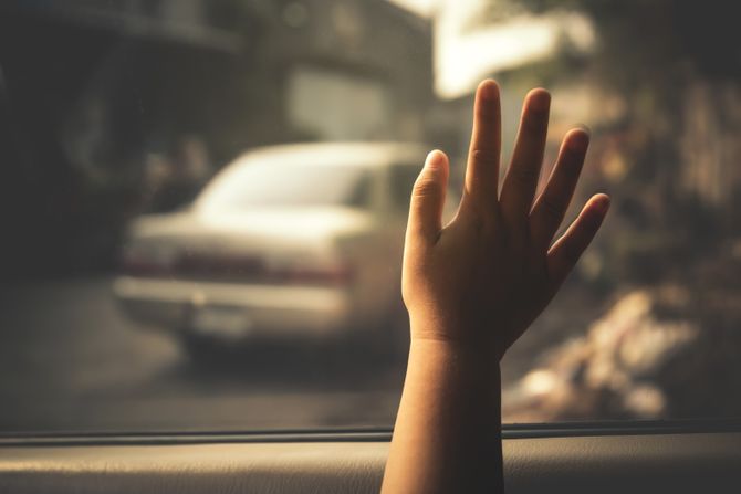 Vreo automobil, dete, toplotni udar deteta u kolima Vreo automobil, dete, toplotni udar deteta u kolima