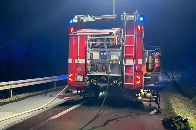 Hrvatska, Petrinje, Graberje, automobil kola požar