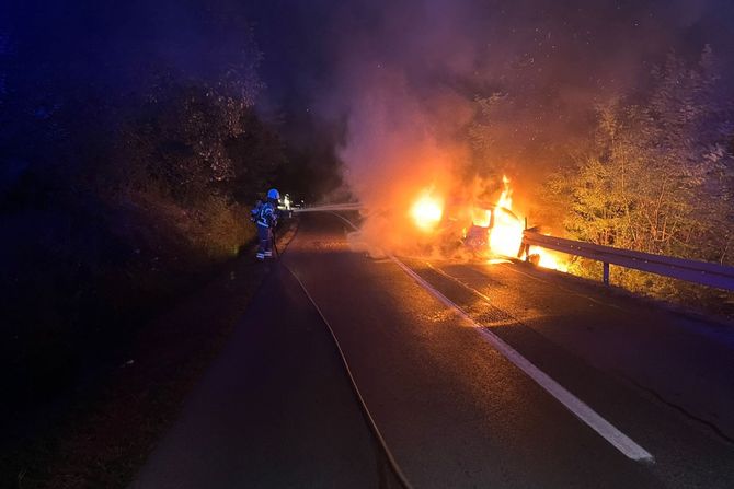 Hrvatska, Petrinje, Graberje, automobil kola požar