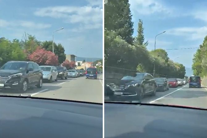 Gužva od trajekta do Baošića Gužva od trajekta do Baošića