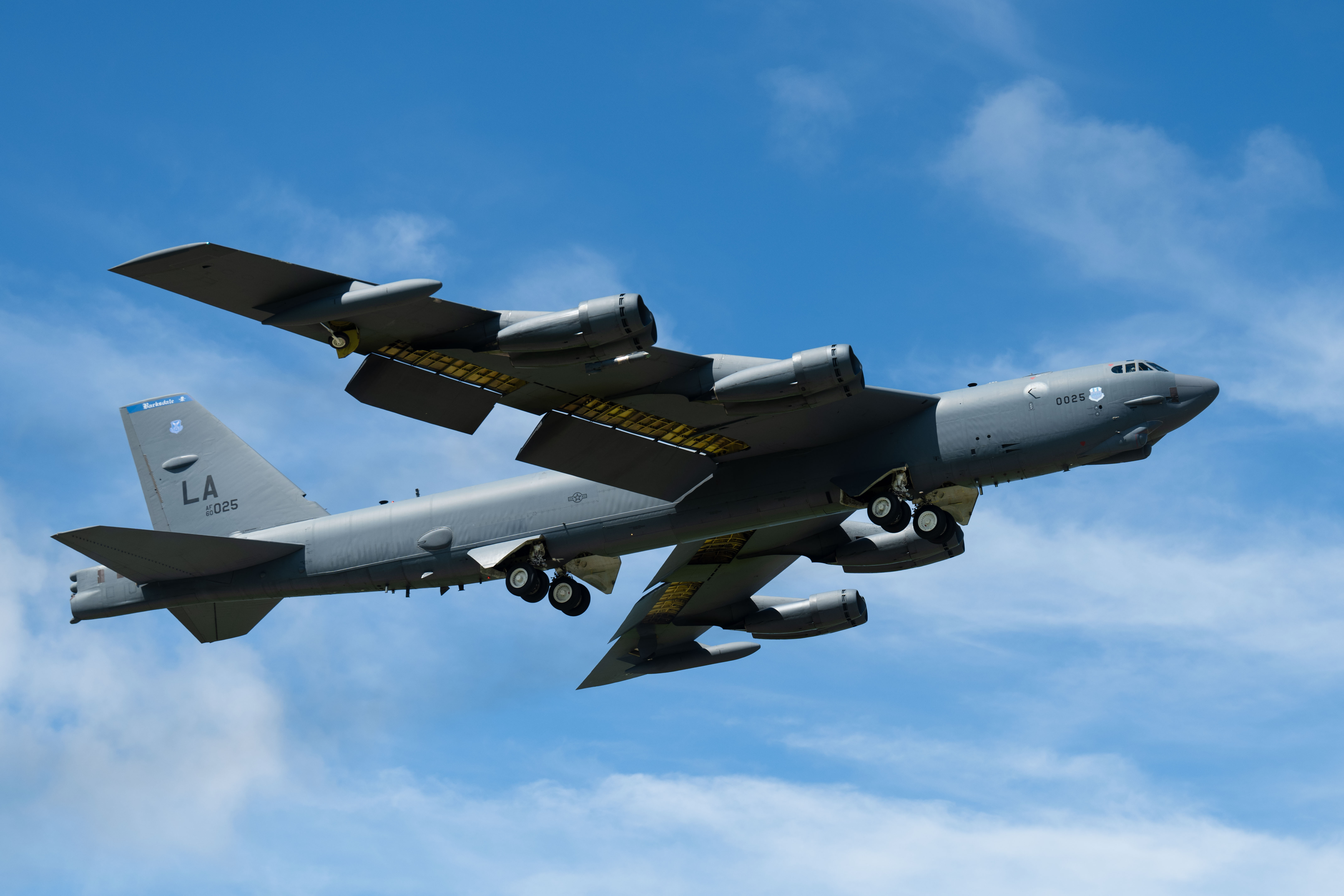 B-52 Stratofortress pao kod baze Edvards: Stub dima vidljiv kilometrima iznad pustinje Mohave