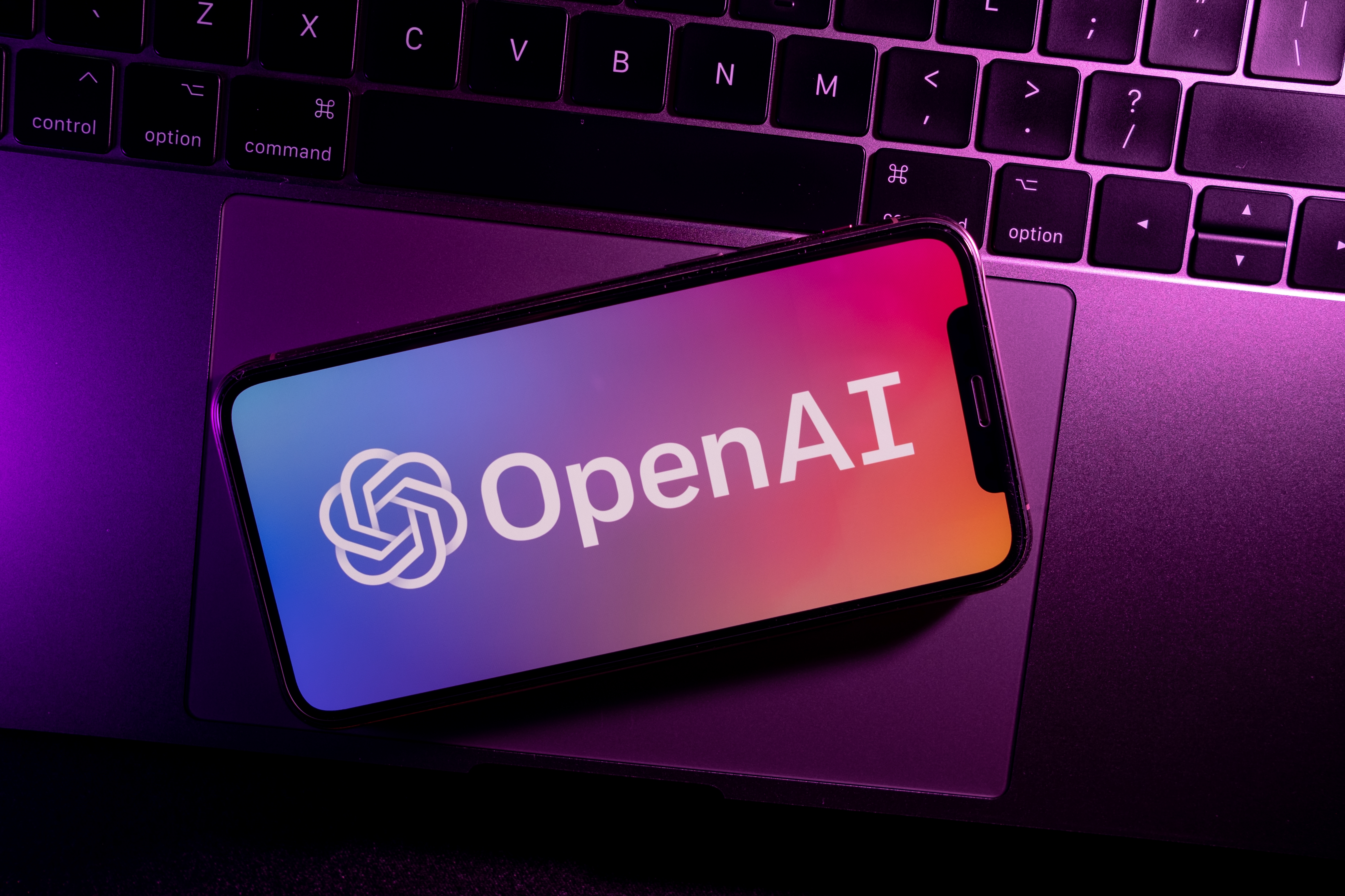 Istorijski potez OpenAI: Kreator ChatGPT-ja nudi vladi SAD pet odsto vlasništva u kompaniji