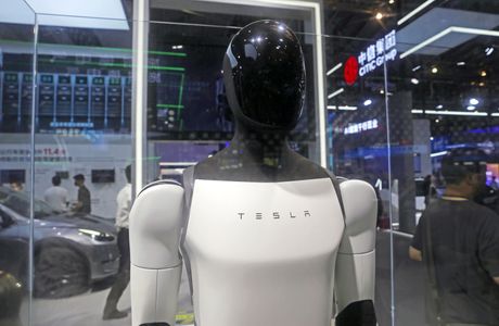 Tesla humanoidni robot