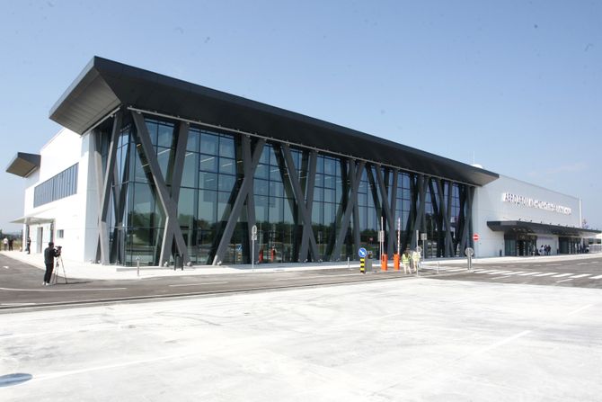 NIŠ AERODROM PREDSEDNIK