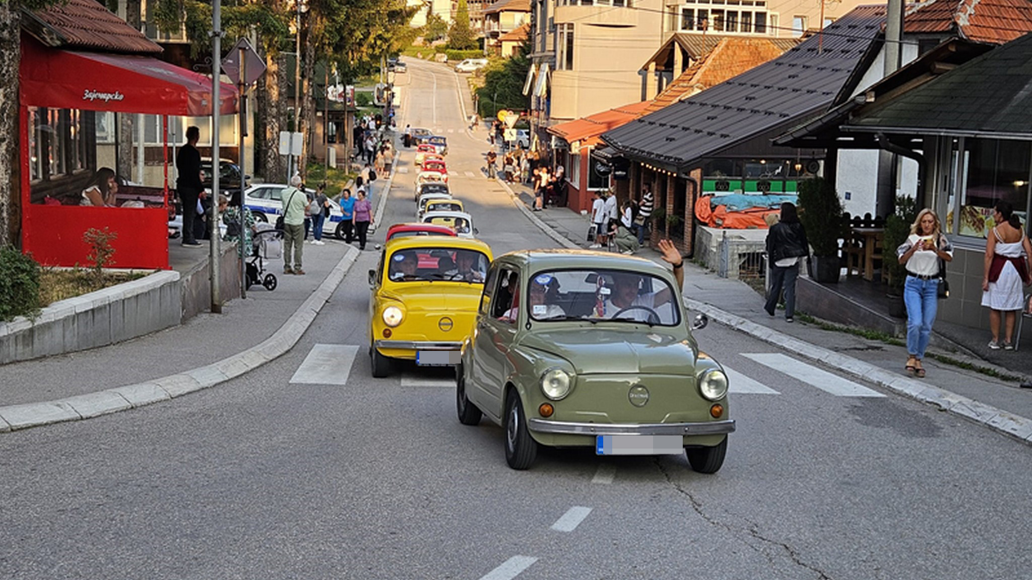 Zaljubljenici u legendarni automobil defilovali zlatiborskim selima