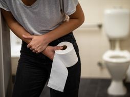 Toalet wc papir, bolovi stomak  u stomaku , abdominalni bol, dijareja