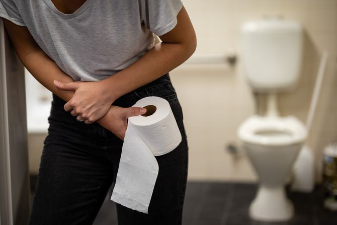 Toalet wc papir, bolovi stomak  u stomaku , abdominalni bol, dijareja Toalet wc papir, bolovi stomak  u stomaku , abdominalni bol, dijareja