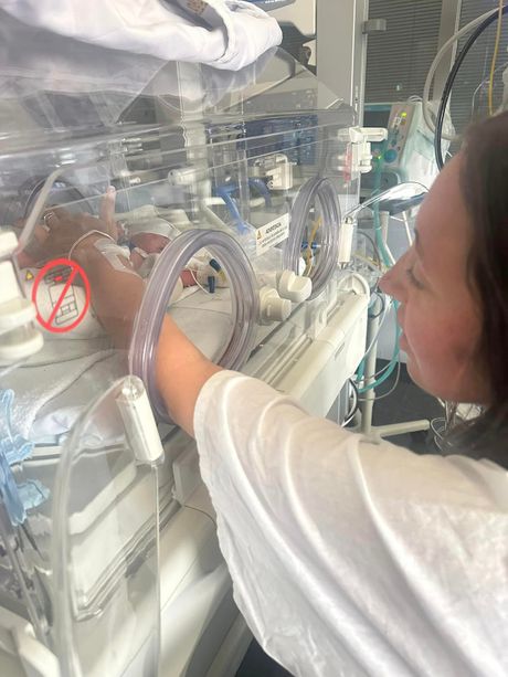 Cai Daniels, Alis Lloyd, beba