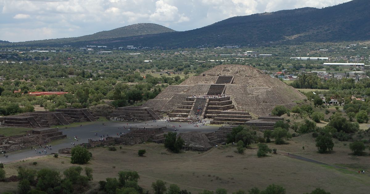 DRAMA U MEKSIKU! Naoružani napadač drži taoce kod piramida Teotivakana: Otvorio vatru, jedna osoba poginula!