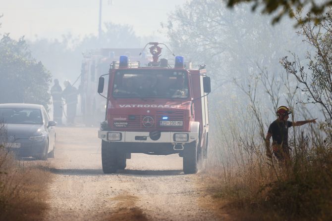 Šumski požar kod aerodroma Zemunik kraj Zadra