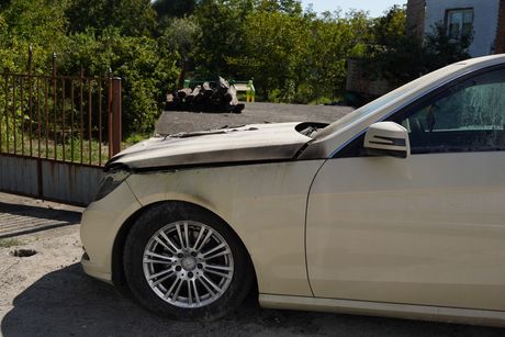 Zapaljen auto kaluđerica Zapaljen auto kaluđerica