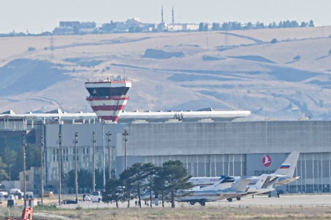 Avion s Amerikancima sleteo u Ankaru