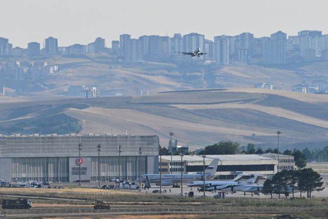 Avion s Amerikancima sleteo u Ankaru