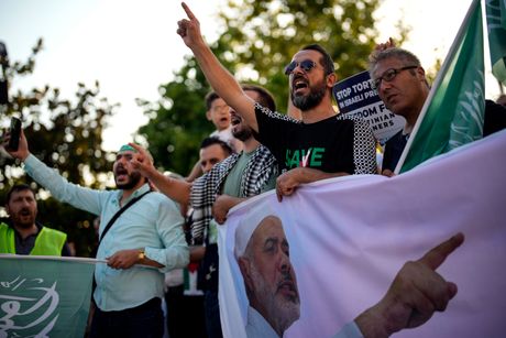 Protest u Istanbulu zbog ubistva Ismaila Hanijea Protest u Istanbulu zbog ubistva Ismaila Hanijea