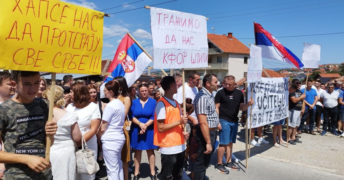 Počeo protest u Pasjanu zbog hapšenja petorice Srba (FOTO)