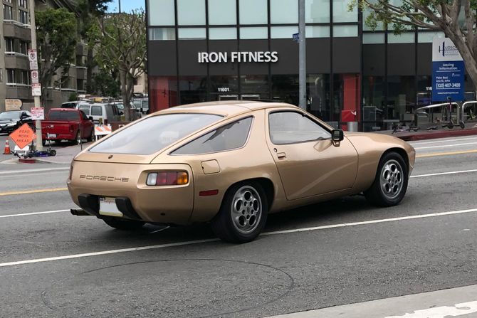 Gold 1978 Porsche 928